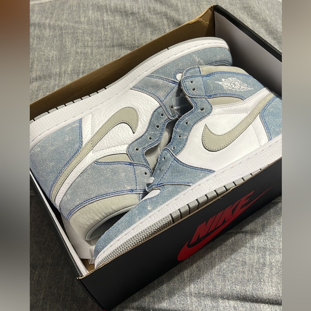 COPY - Jordan 1 High Hyper Royal